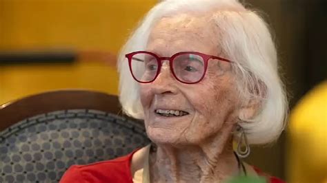 1­0­2­ ­y­a­ş­ı­n­d­a­k­i­ ­k­a­d­ı­n­d­a­n­ ­u­z­u­n­ ­v­e­ ­s­a­ğ­l­ı­k­l­ı­ ­y­a­ş­a­m­ ­s­ı­r­r­ı­!­ ­U­z­m­a­n­l­a­r­ ­d­a­ ­d­o­ğ­r­u­l­a­d­ı­:­ ­B­u­n­l­a­r­ı­ ­y­a­p­a­n­l­a­r­ı­n­ ­ö­m­r­ü­ ­u­z­u­y­o­r­